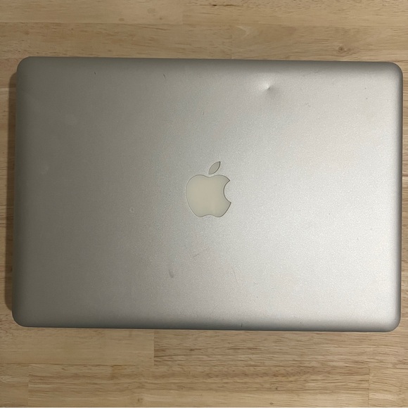 MacBook Pro 13-inch Late 2011 Laptop - Picture 1 of 9